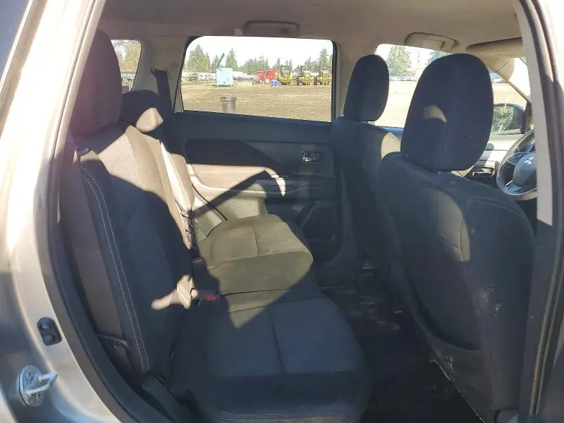 2018 MITSUBISHI OUTLANDER ES  