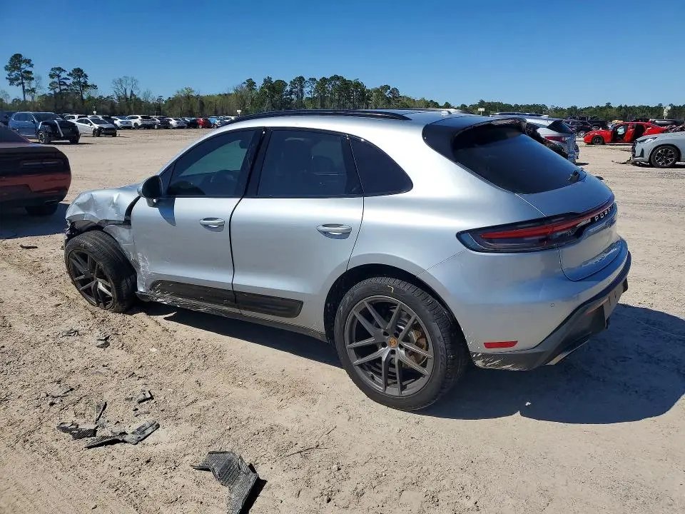 2025 PORSCHE MACAN BASE  