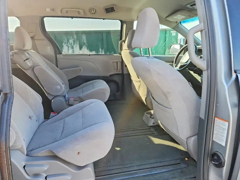 2017 TOYOTA SIENNA LE 8-PASSENGER  