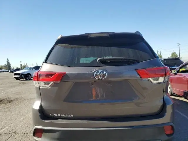 2019 TOYOTA HIGHLANDER LE  
