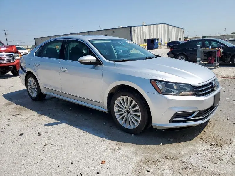 2017 VOLKSWAGEN PASSAT SE  
