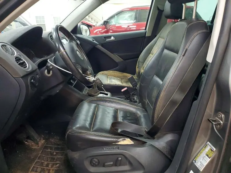 2010 VOLKSWAGEN TIGUAN SE  