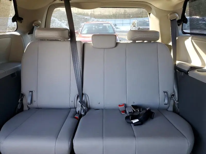 2018 TOYOTA SIENNA XLE 8-PASSENGER  