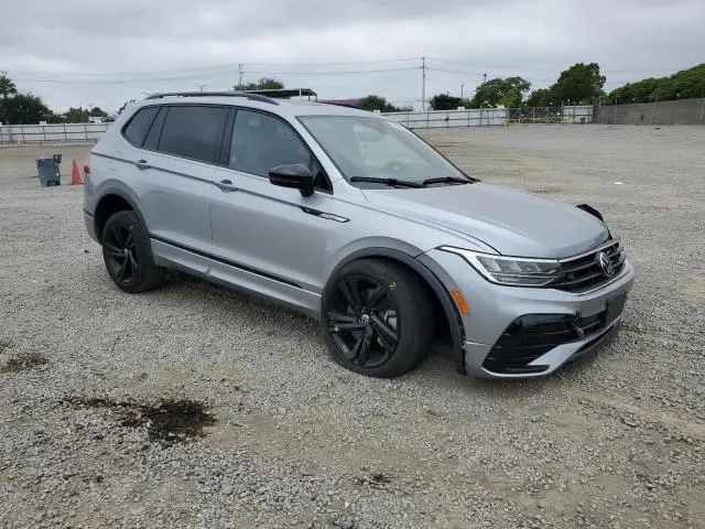 2023 VOLKSWAGEN TIGUAN SE R-LINE BLACK  