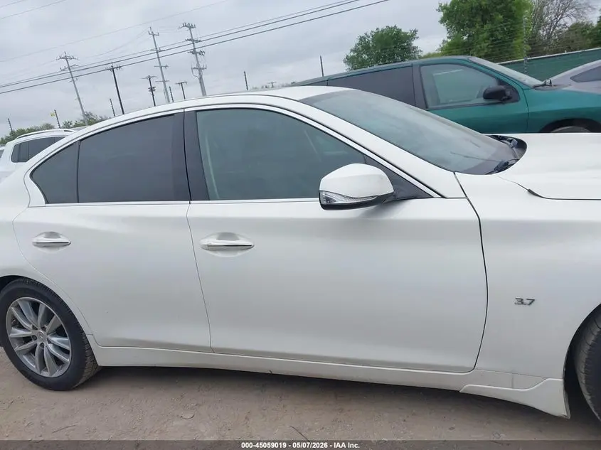 2015 INFINITI Q50  