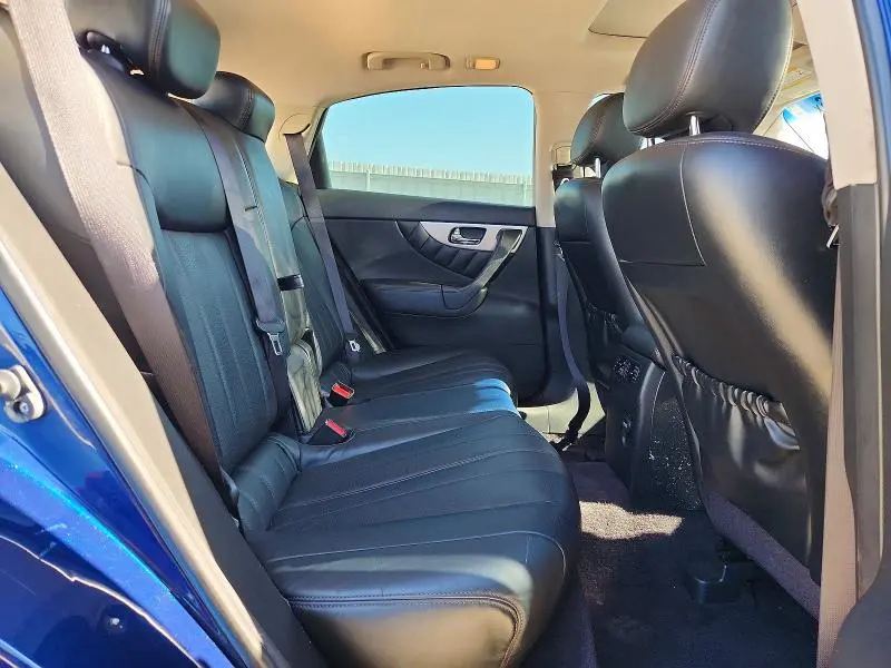 2016 INFINITI QX70   