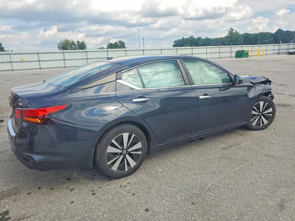 2022 NISSAN ALTIMA SV  