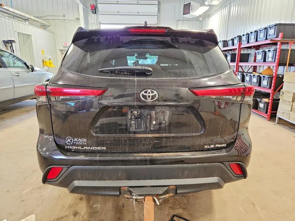2021 TOYOTA HIGHLANDER XLE  