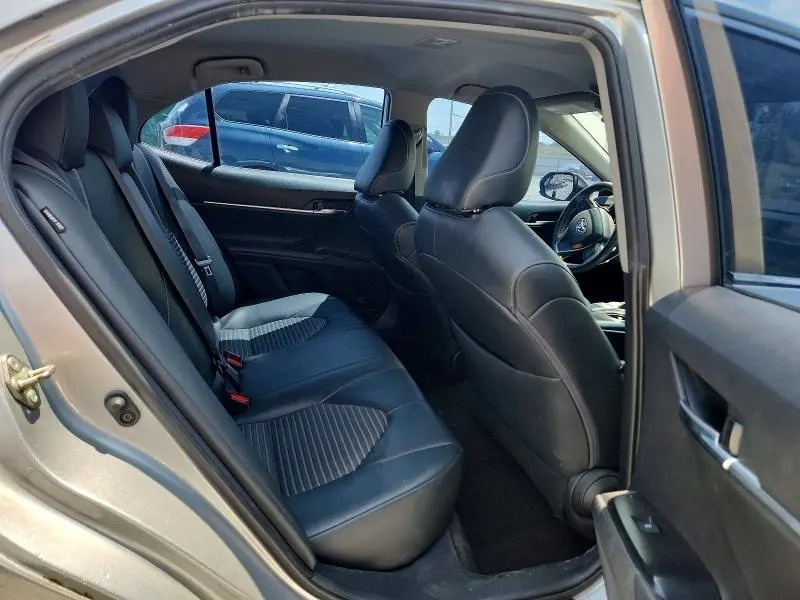 2019 TOYOTA CAMRY SE  