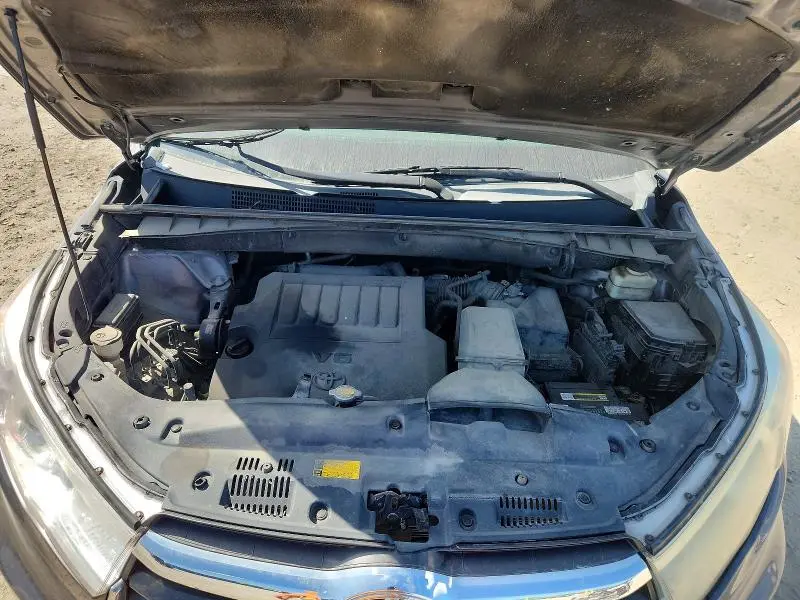 2015 TOYOTA HIGHLANDER LE PLUS  