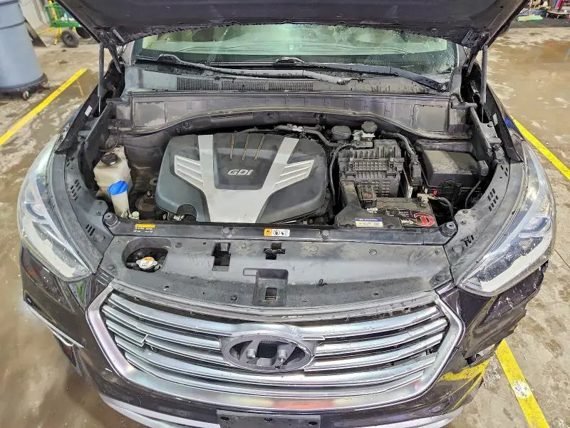 2017 HYUNDAI SANTA FE SE  