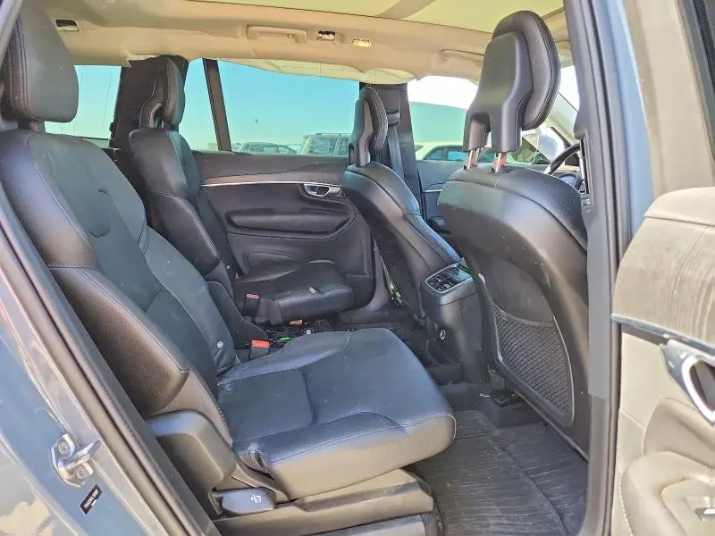 2020 VOLVO XC90 T6 MOMENTUM  