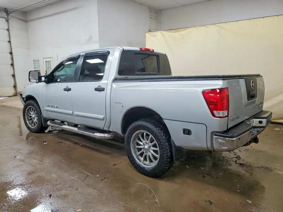2010 NISSAN TITAN SE  