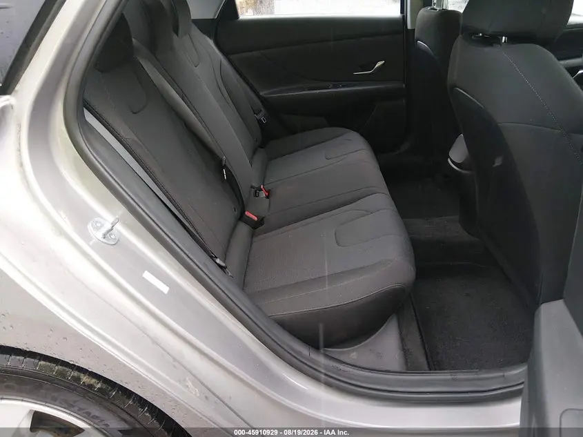 2023 HYUNDAI ELANTRA SE