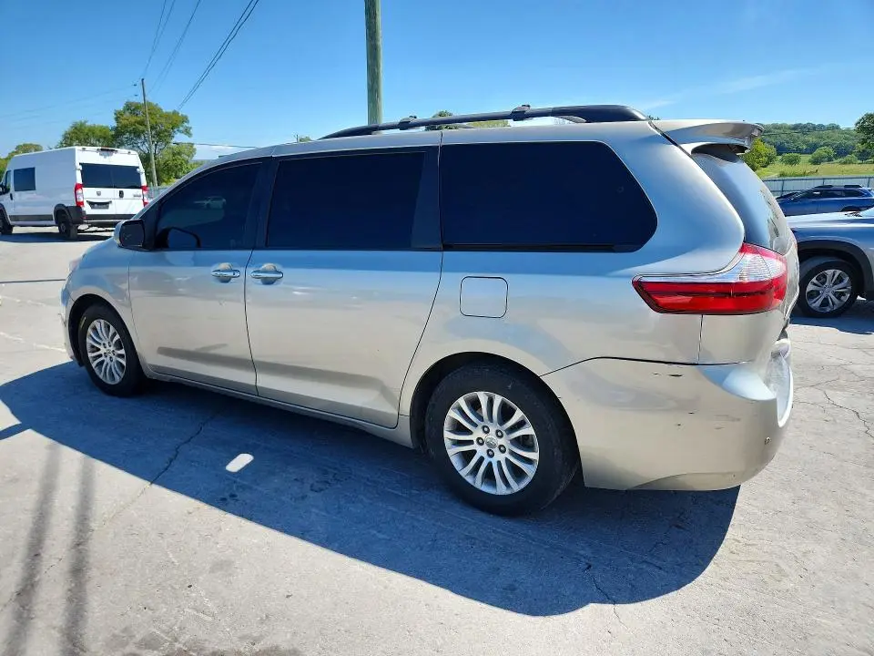 2015 TOYOTA SIENNA XLE PREMIUM 8-PASSENGER  