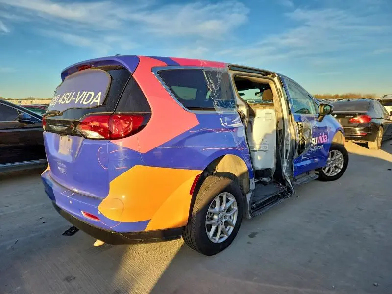 2022 CHRYSLER VOYAGER LX  
