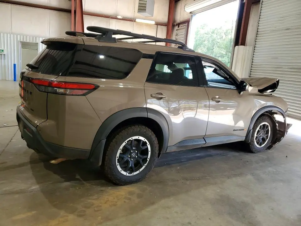 2023 NISSAN PATHFINDER SV  