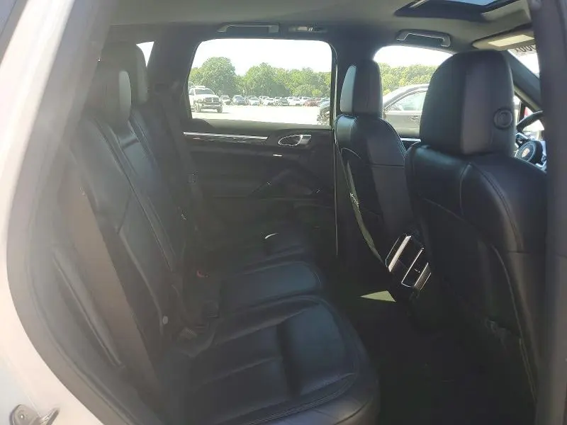 2017 PORSCHE CAYENNE   