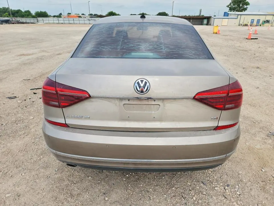 2018 VOLKSWAGEN PASSAT SE  