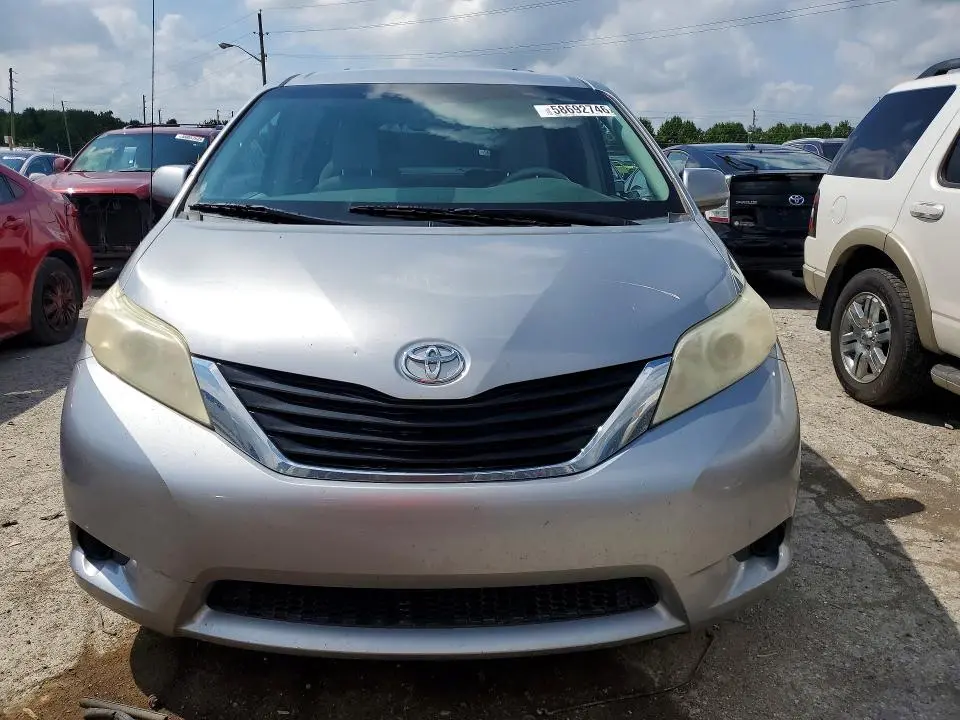 2012 TOYOTA SIENNA LE  