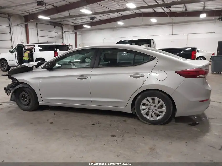 2018 HYUNDAI ELANTRA SE