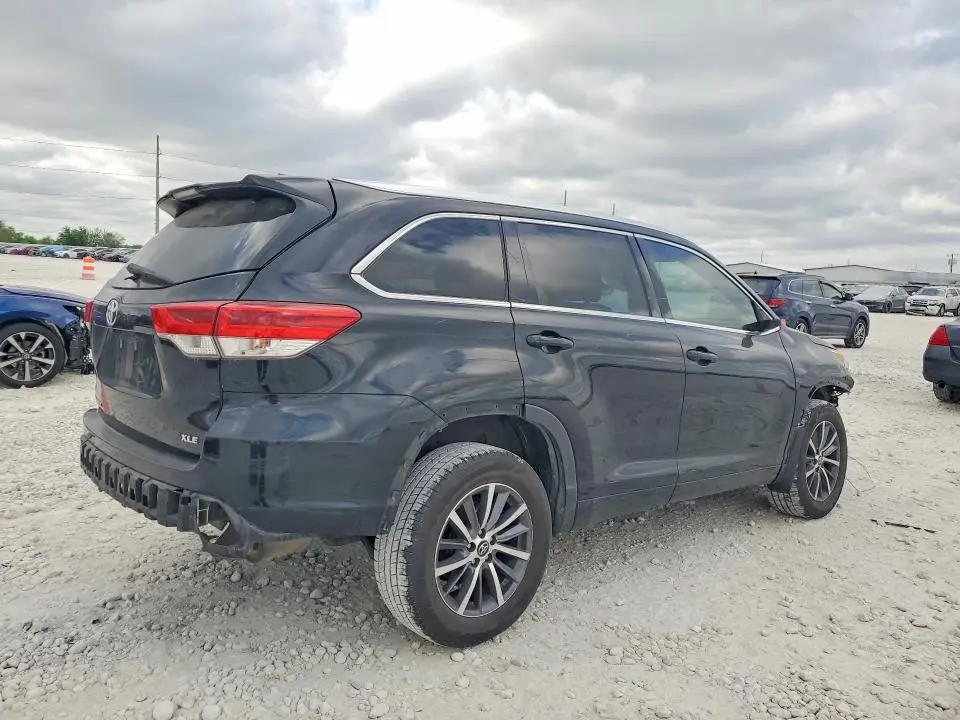 2018 TOYOTA HIGHLANDER XLE  