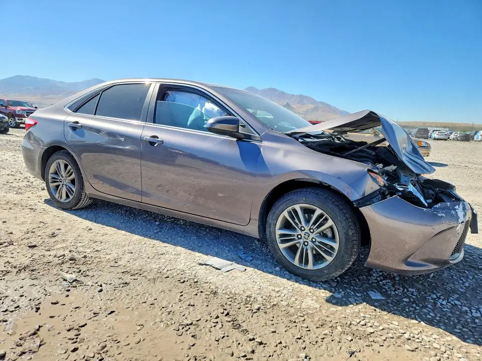 2016 TOYOTA CAMRY SE  