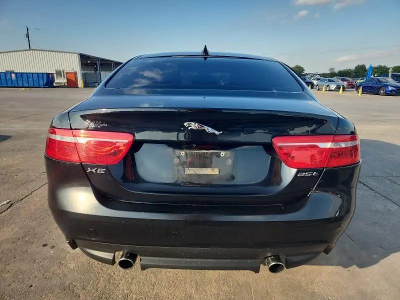 2017 JAGUAR XE PRESTIGE  