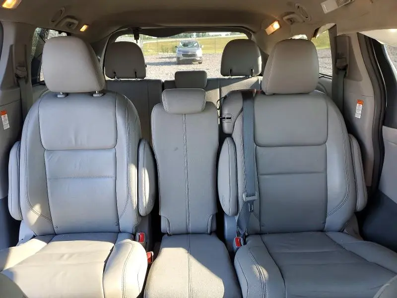 2015 TOYOTA SIENNA XLE 8-PASSENGER  