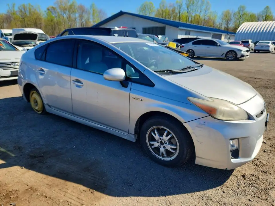 2010 TOYOTA PRIUS III  