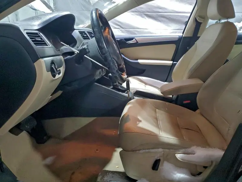 2013 VOLKSWAGEN JETTA SE  