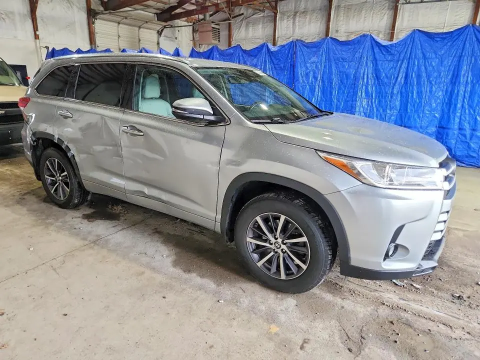 2017 TOYOTA HIGHLANDER XLE  
