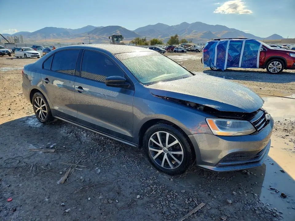 2016 VOLKSWAGEN JETTA SE  