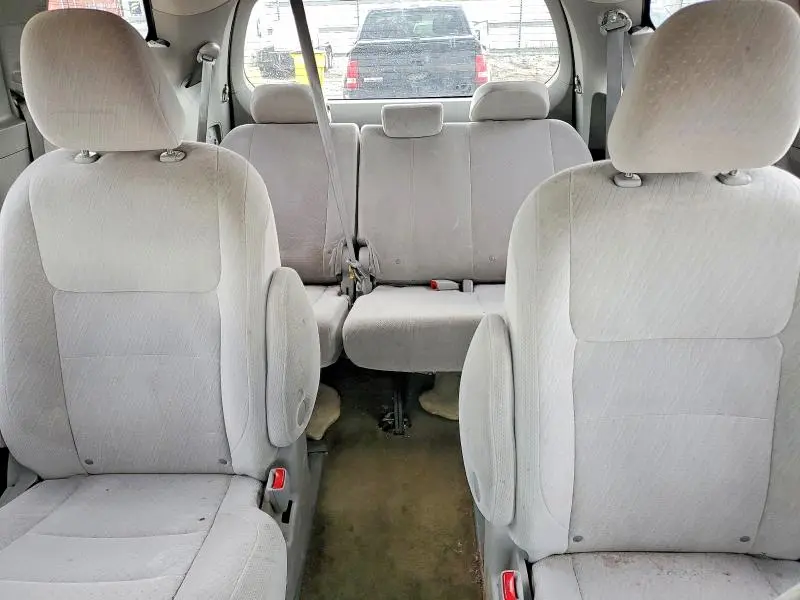 2015 TOYOTA SIENNA LE  