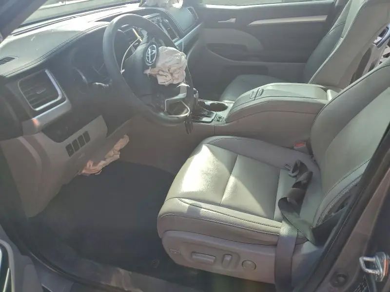 2019 TOYOTA HIGHLANDER SE  