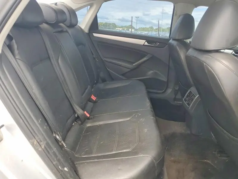 2013 VOLKSWAGEN PASSAT SE  