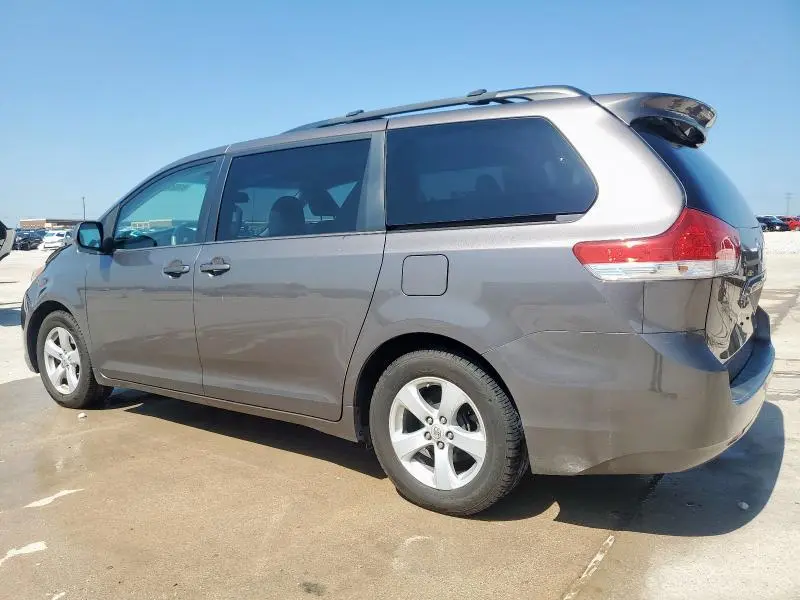 2013 TOYOTA SIENNA LE  