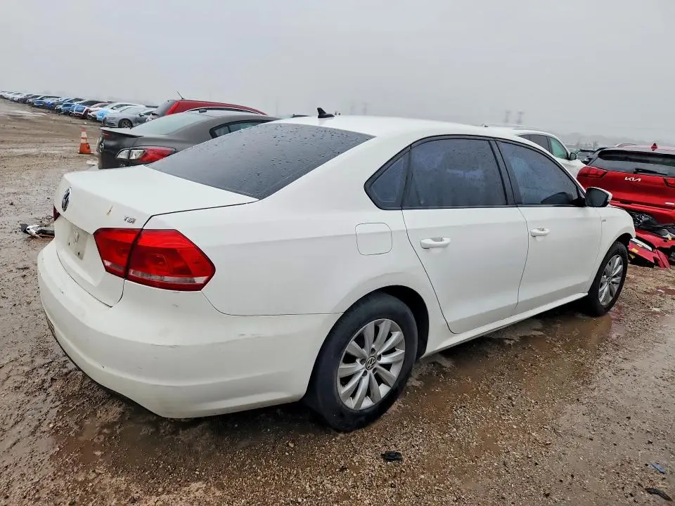 2015 VOLKSWAGEN PASSAT S  