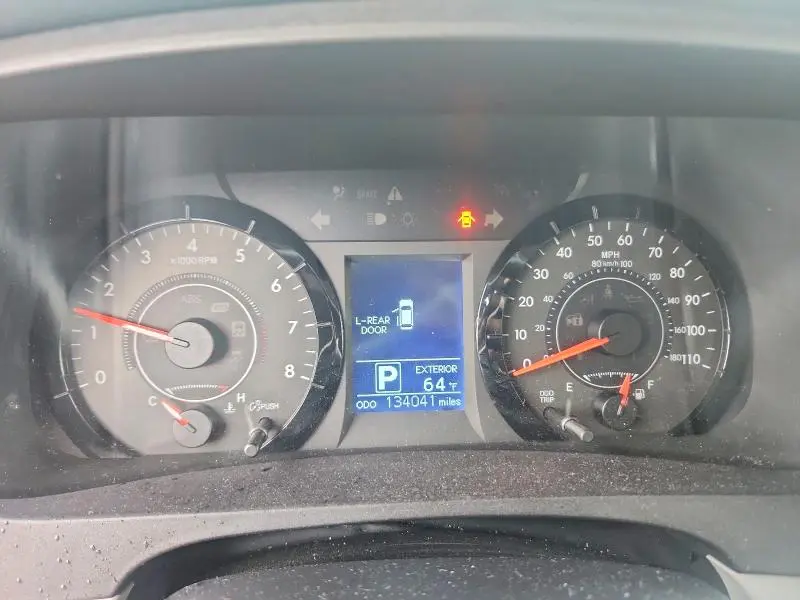 2015 TOYOTA SIENNA LE  