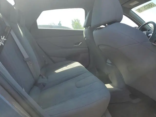 2022 HYUNDAI ELANTRA SE  