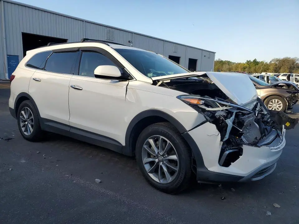 2018 HYUNDAI SANTA FE SE  
