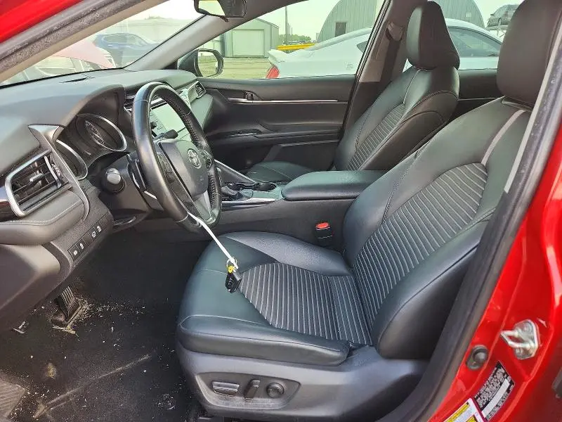 2019 TOYOTA CAMRY SE  
