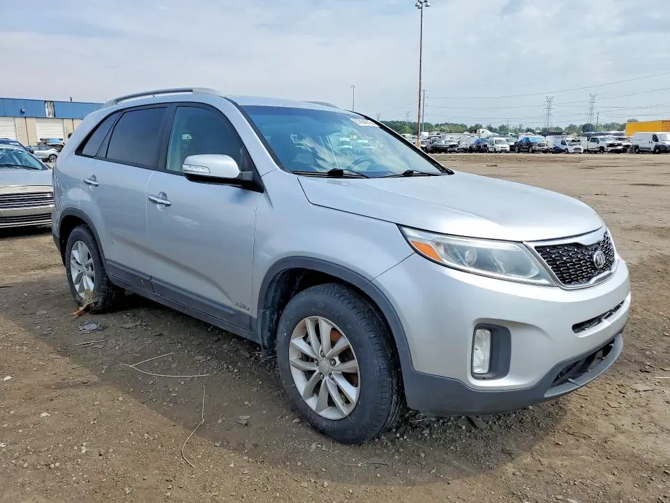 2015 KIA SORENTO LX  