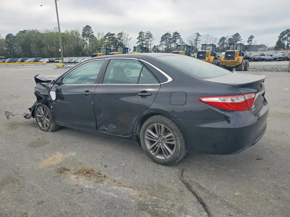 2016 TOYOTA CAMRY SE  