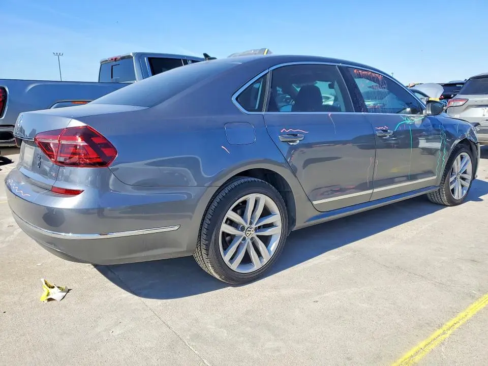 2017 VOLKSWAGEN PASSAT SE  