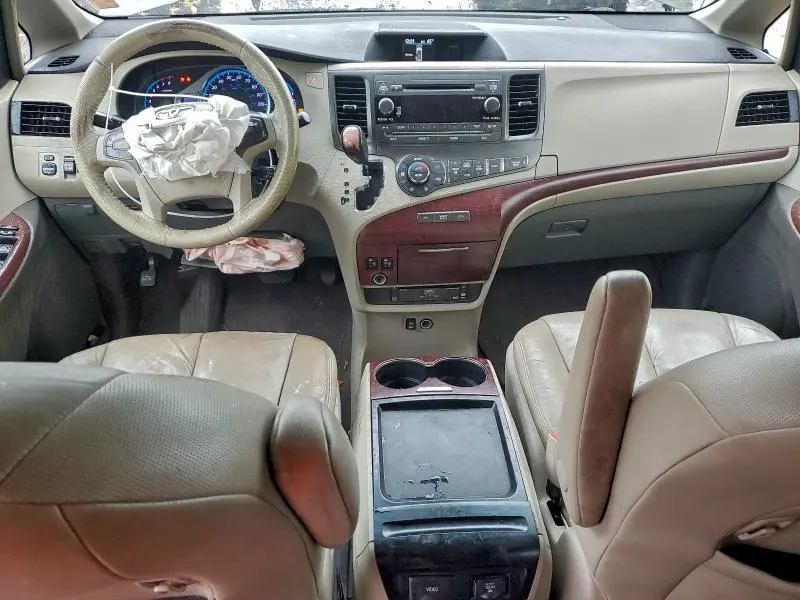 2011 TOYOTA SIENNA XLE  