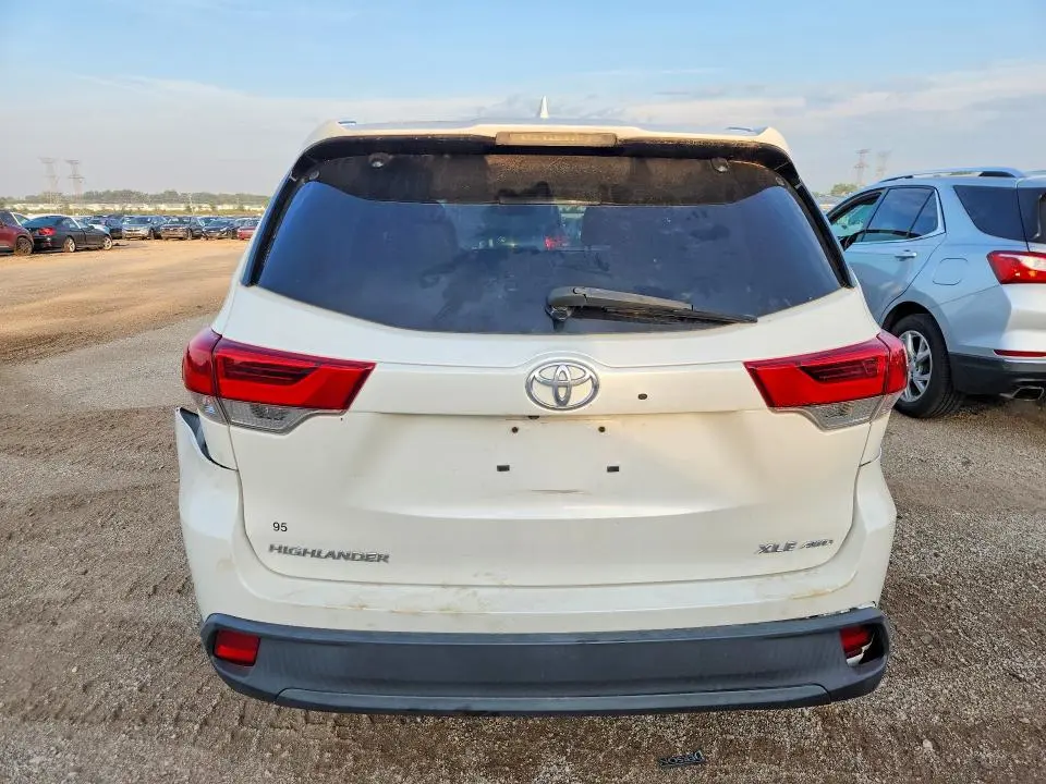 2017 TOYOTA HIGHLANDER XLE  