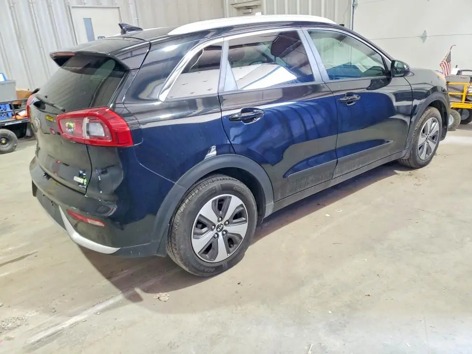 2017 KIA NIRO LX  