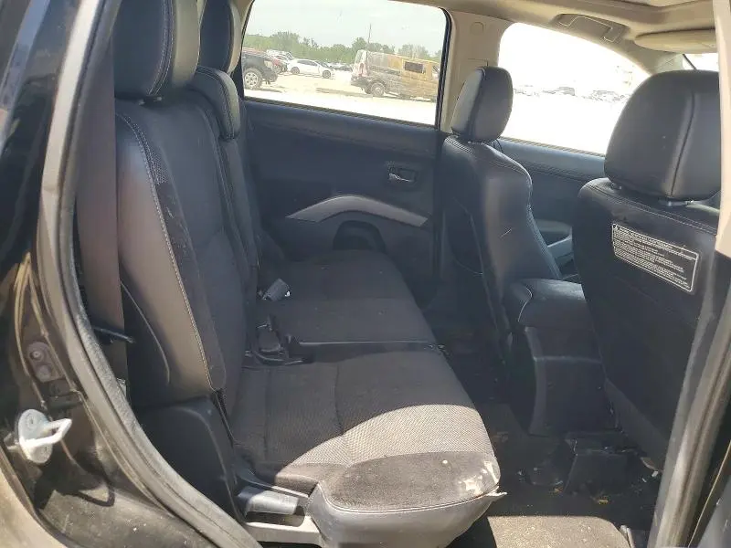 2013 MITSUBISHI OUTLANDER SE  