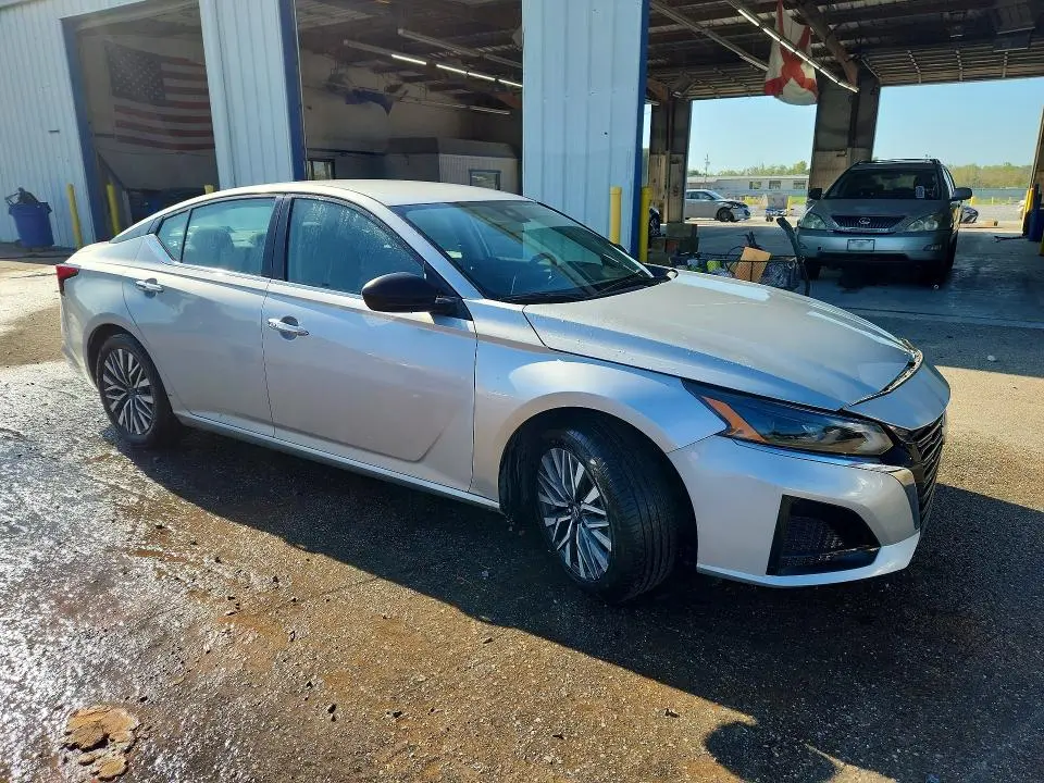 2024 NISSAN ALTIMA SV  